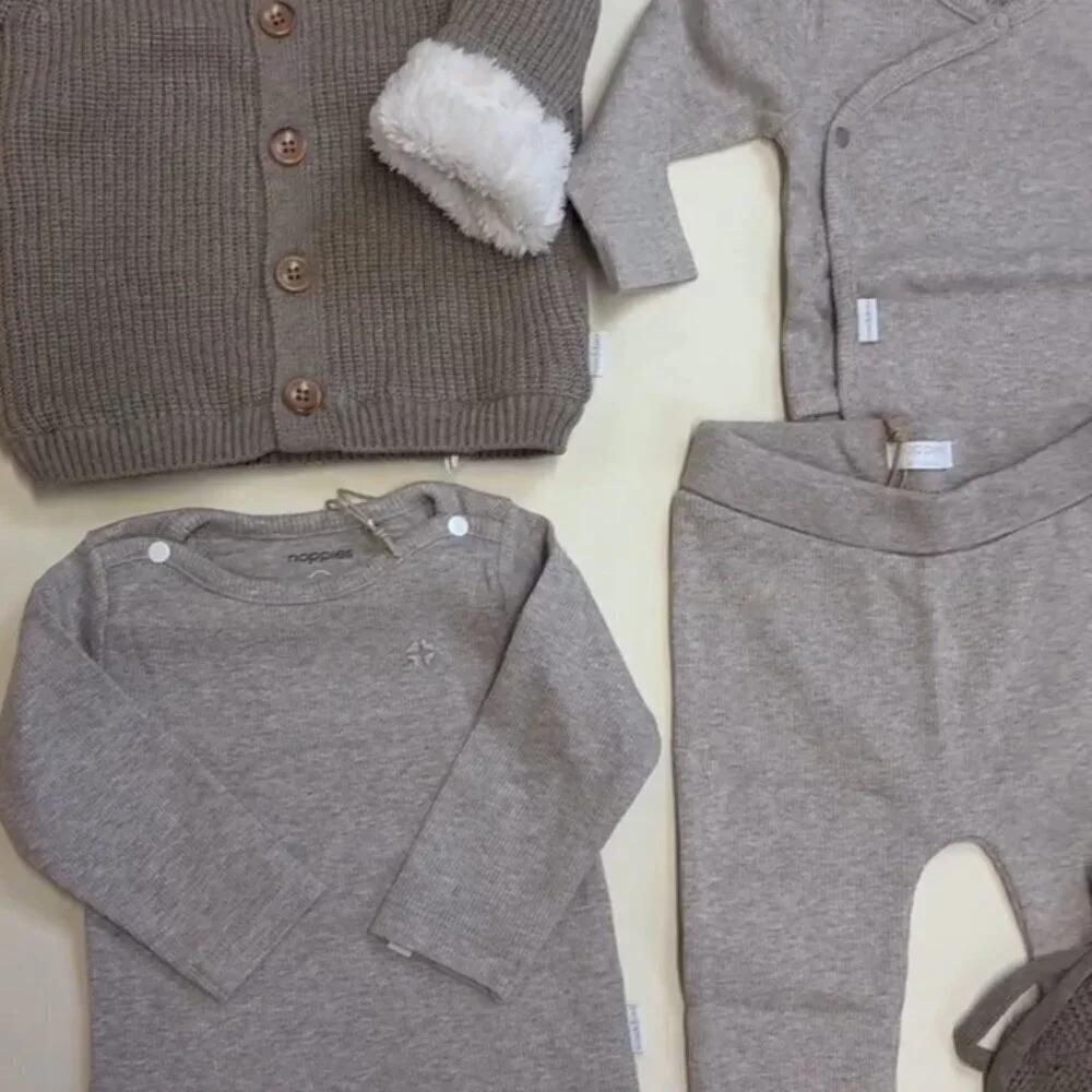 NWT - The perfect organic and neutral wardrobe for winter baby, 0-6 mont…​​​